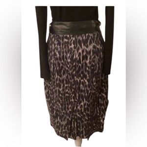 Worthington size 8 Black and grey leopard print skirt EUC